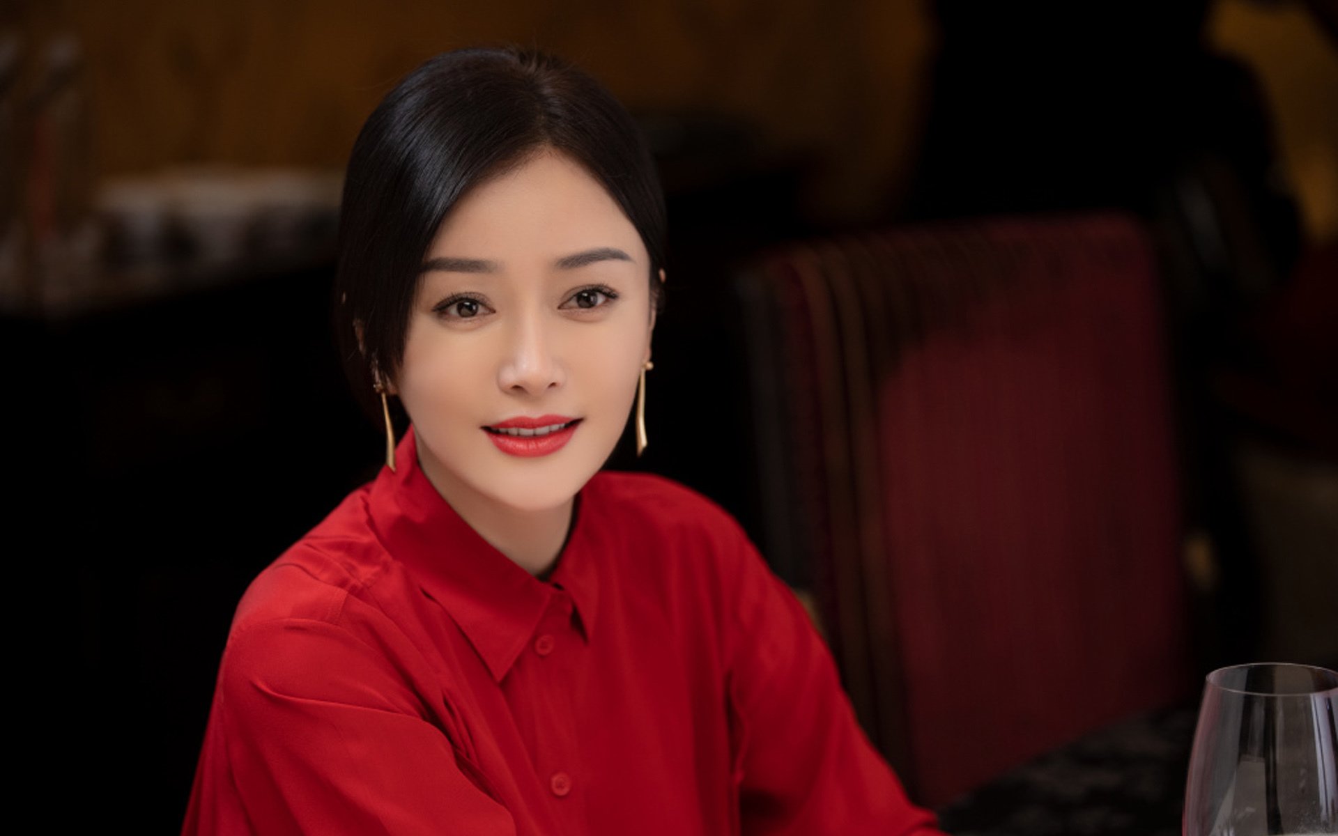 马竞后卫后场解围，防守坚不可摧，马竞的左后卫